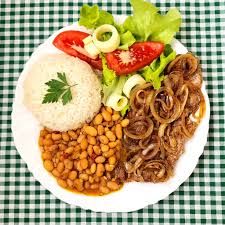 RISOTO DE CARNE CON REDUÇÃO NO VINHO
